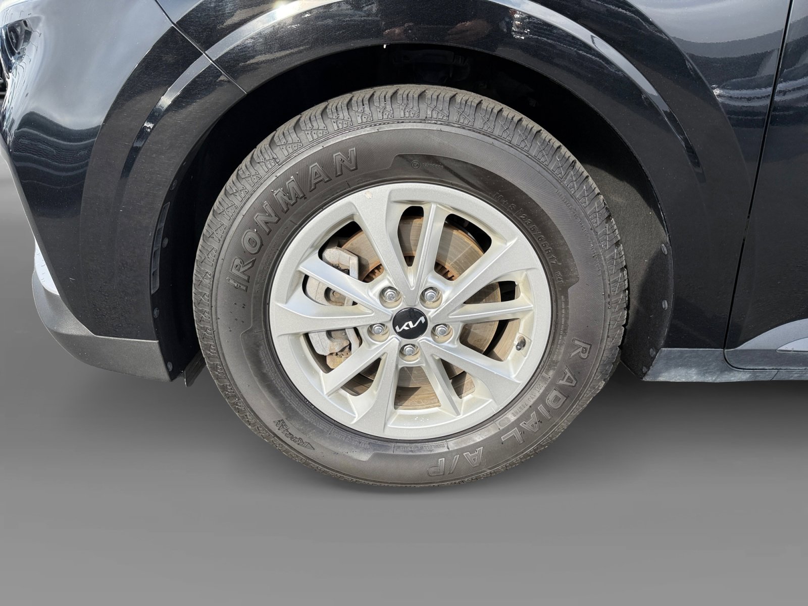 Used 2024 Kia Carnival LX image 9