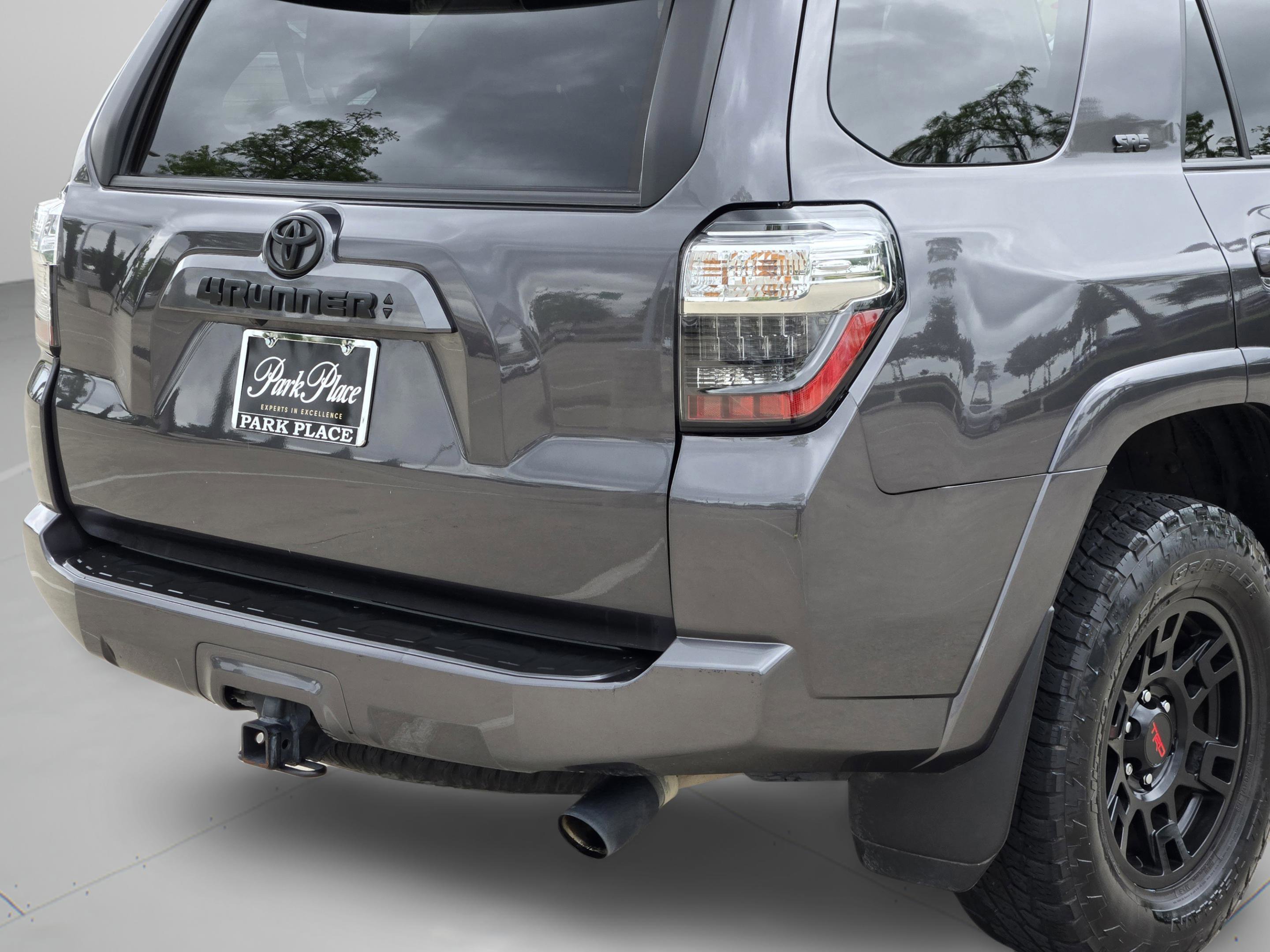 Used 2022 Toyota 4Runner SR5 Premium w/ Moonroof Package AWD/4WD image 39