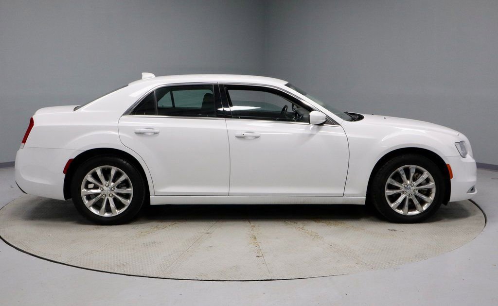 Used 2022 Chrysler 300 Touring image 11