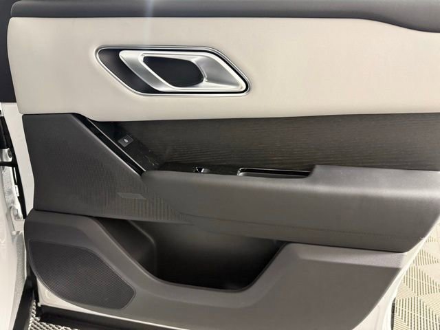 New 2026 Land Rover Range Rover Velar Dynamic SE image 32
