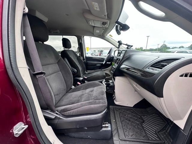 Used 2019 Dodge Grand Caravan SE w/ UConnect Hands-Free Group FWD image 29
