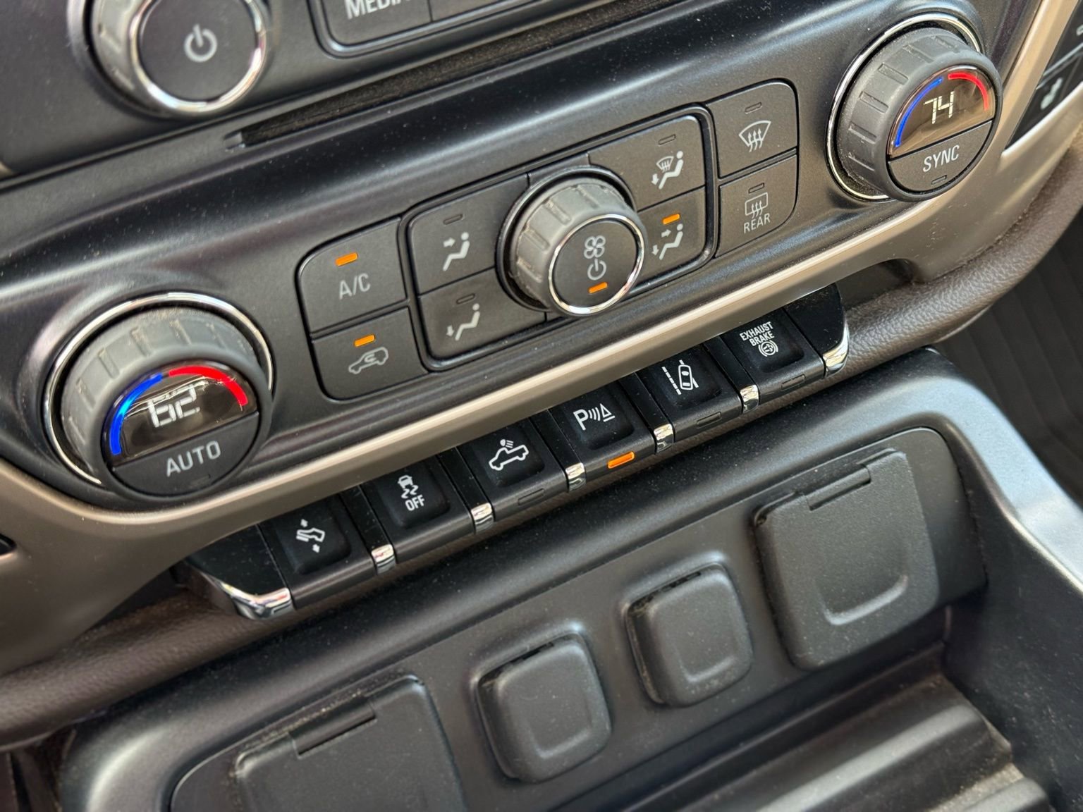 Used 2016 GMC Sierra 2500 Denali w/ Duramax Plus Package image 26