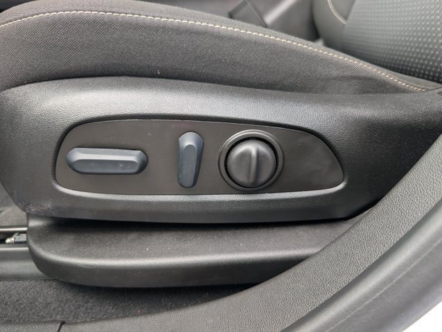 Used 2023 GMC Acadia SLE w/ Driver Convenience Package FWD image 16