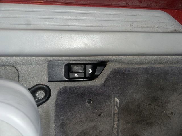 Used 2010 Toyota Camry LE image 27