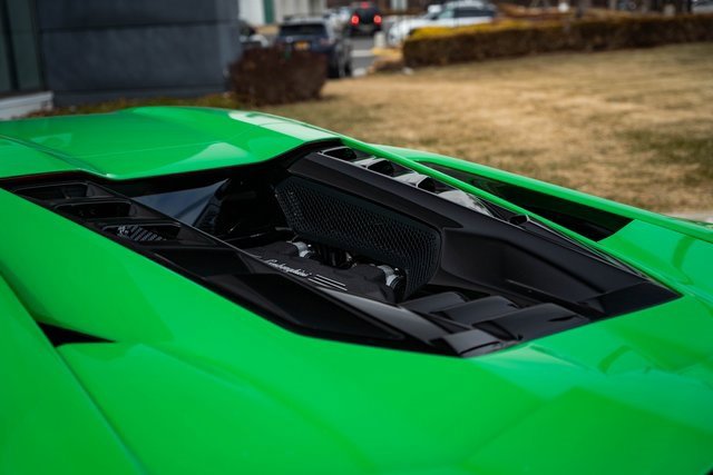 Used 2024 Lamborghini Revuelto image 30