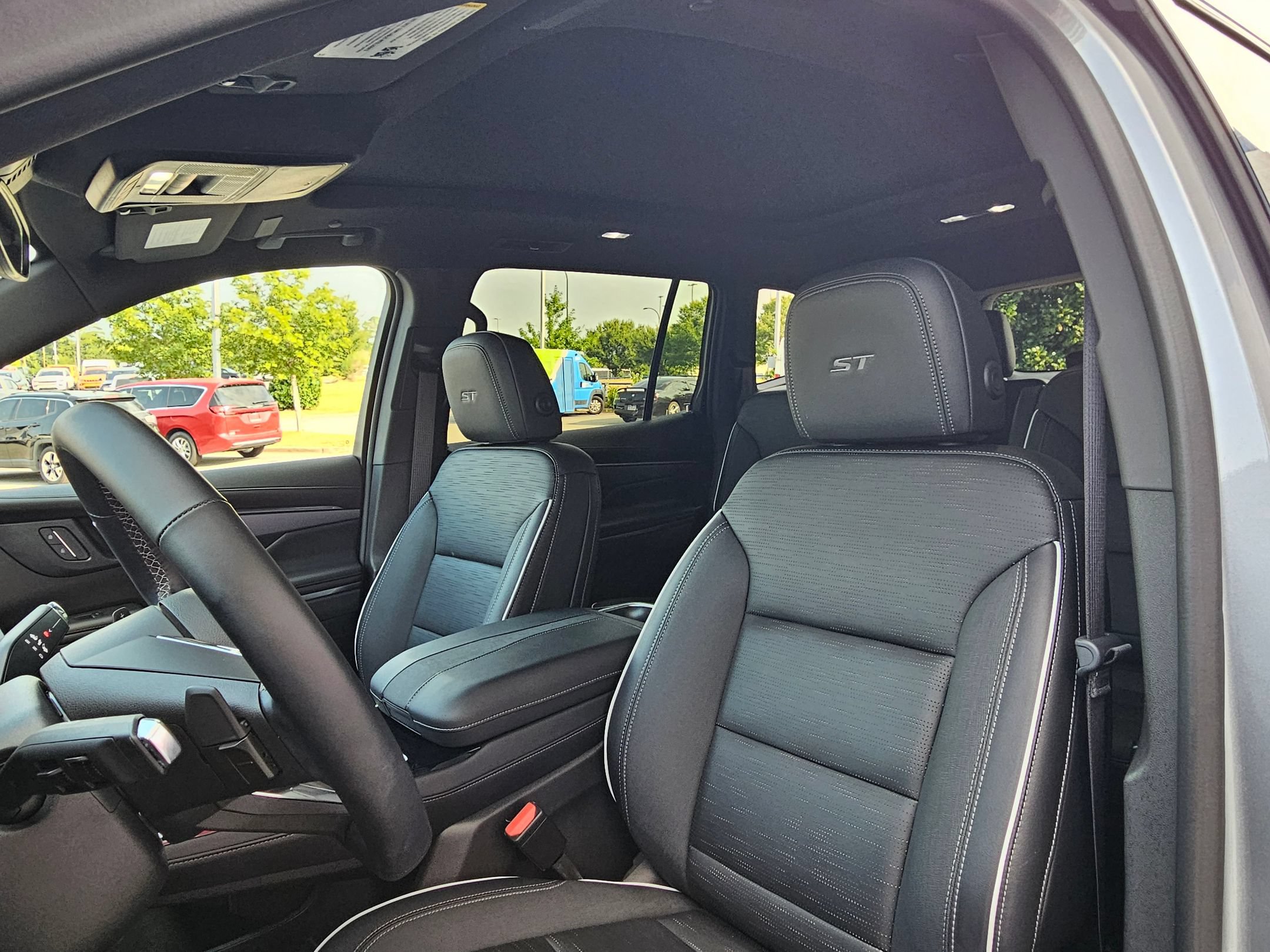 Used 2025 Buick Enclave Sport Touring w/ Power Package FWD image 21