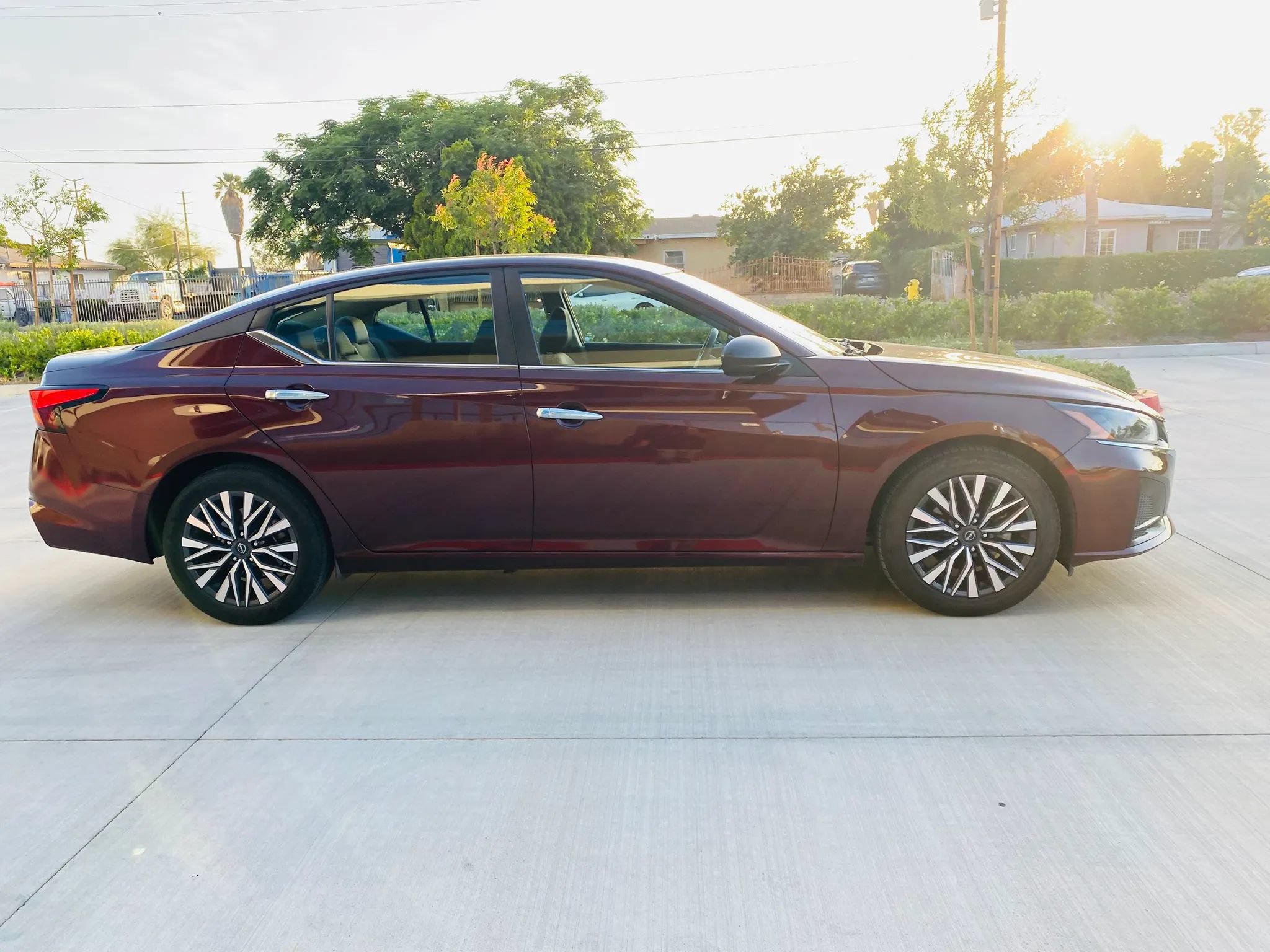 Used 2025 Nissan Altima 2.5 SV FWD image 7