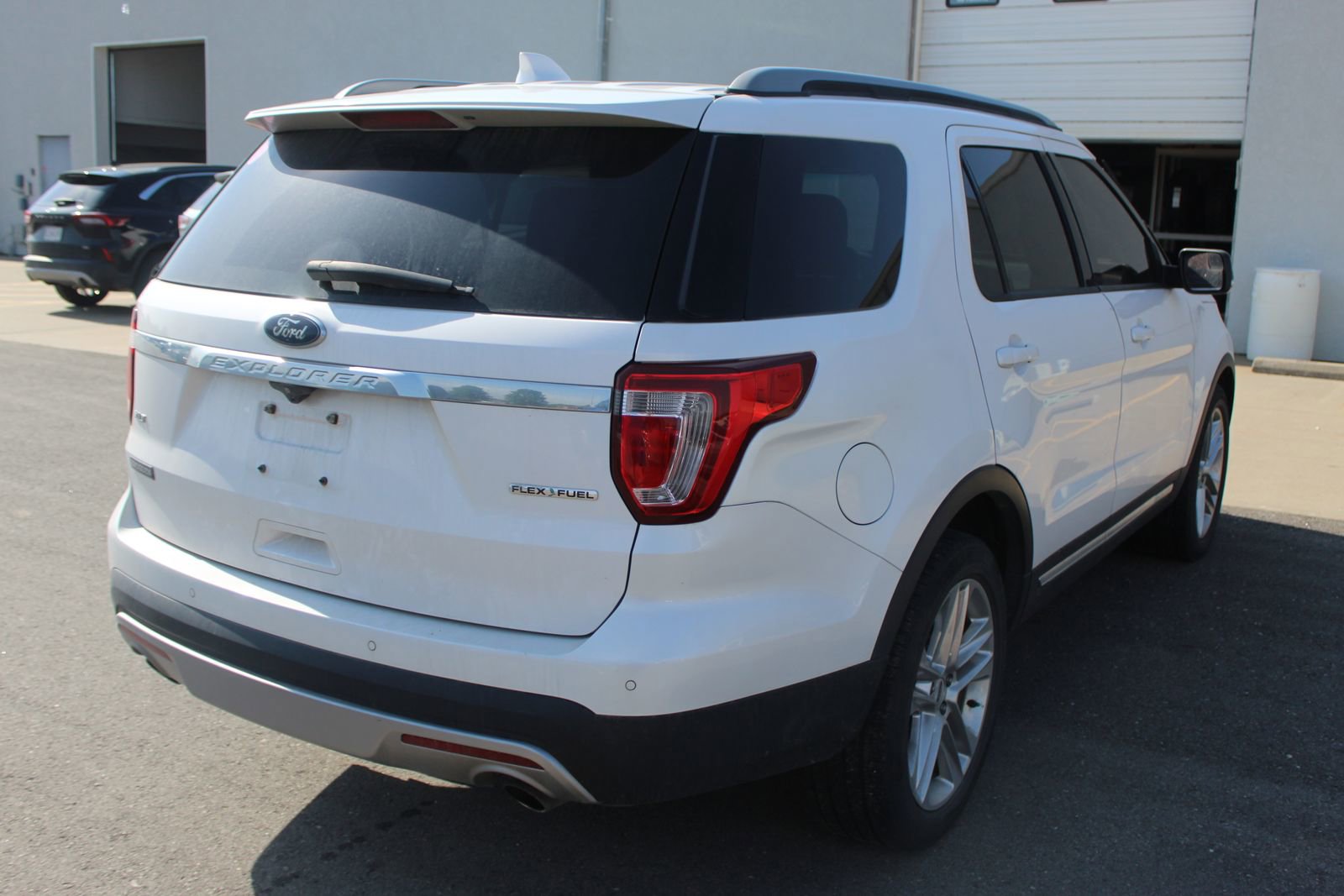 Used 2016 Ford Explorer XLT w/ Equipment Group 202A FWD image 6