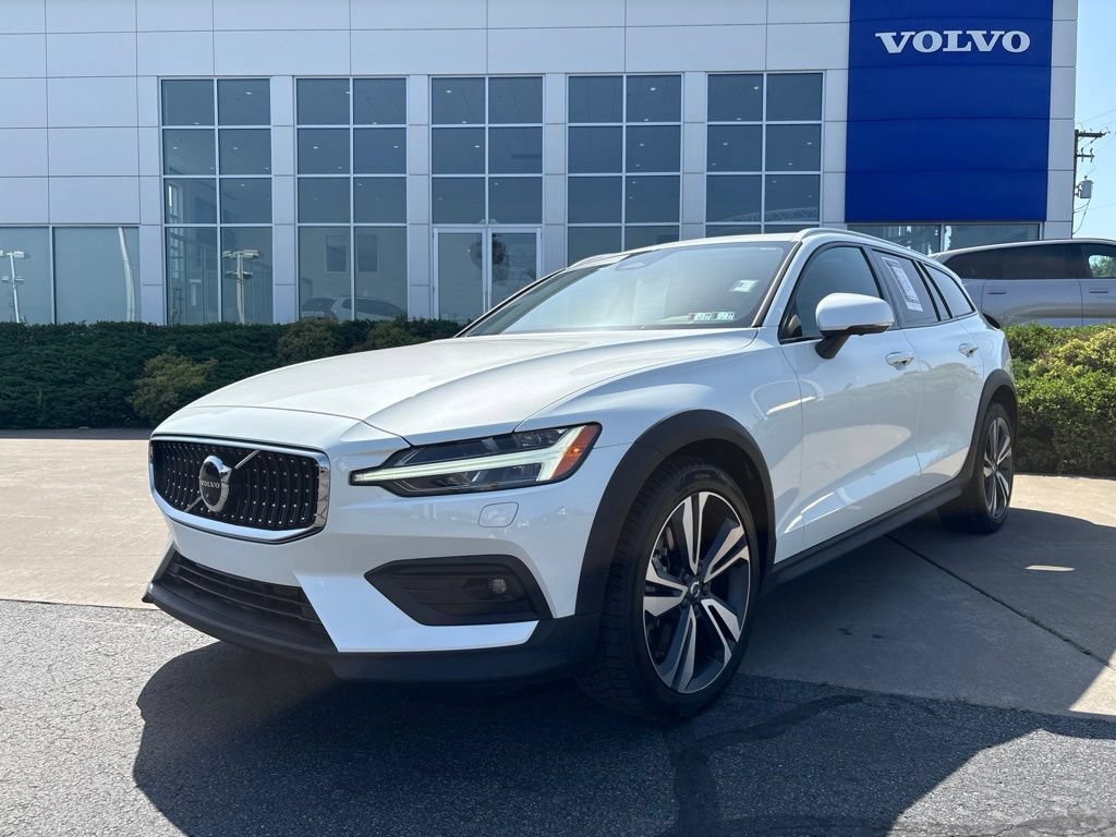 Certified 2024 Volvo V60 B5 Cross Country Plus w/ Protection Package Premier AWD/4WD image 41