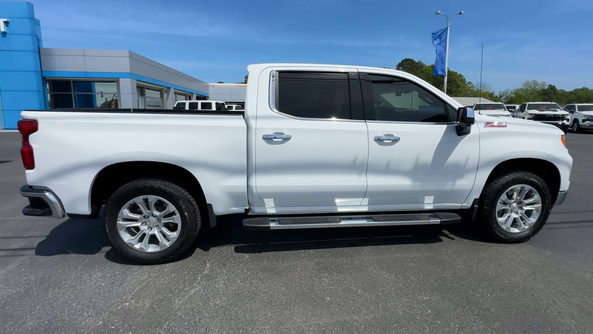 Used 2025 Chevrolet Silverado 1500 LTZ w/ LTZ Premium Package AWD/4WD image 9