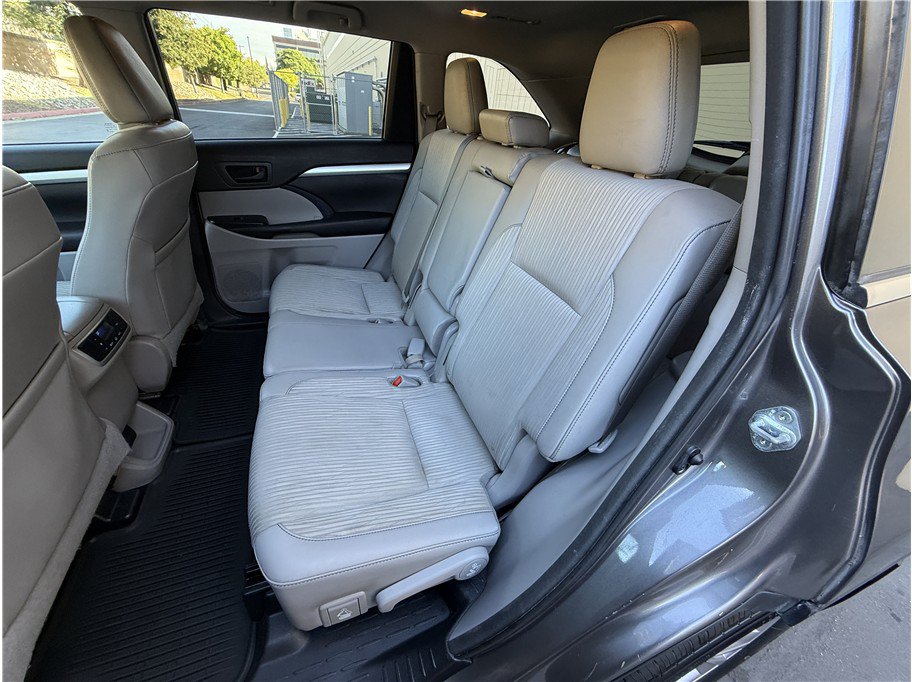 Used 2016 Toyota Highlander Plus AWD/4WD image 21