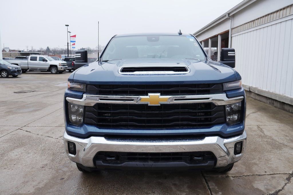 Used 2025 Chevrolet Silverado 2500 LT w/ Convenience Package image 3