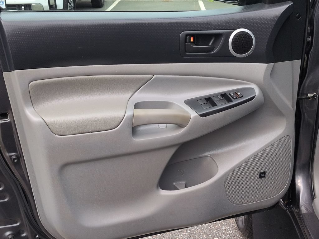Used 2013 Toyota Tacoma 4x4 Double Cab w/ Limited Pkg image 9