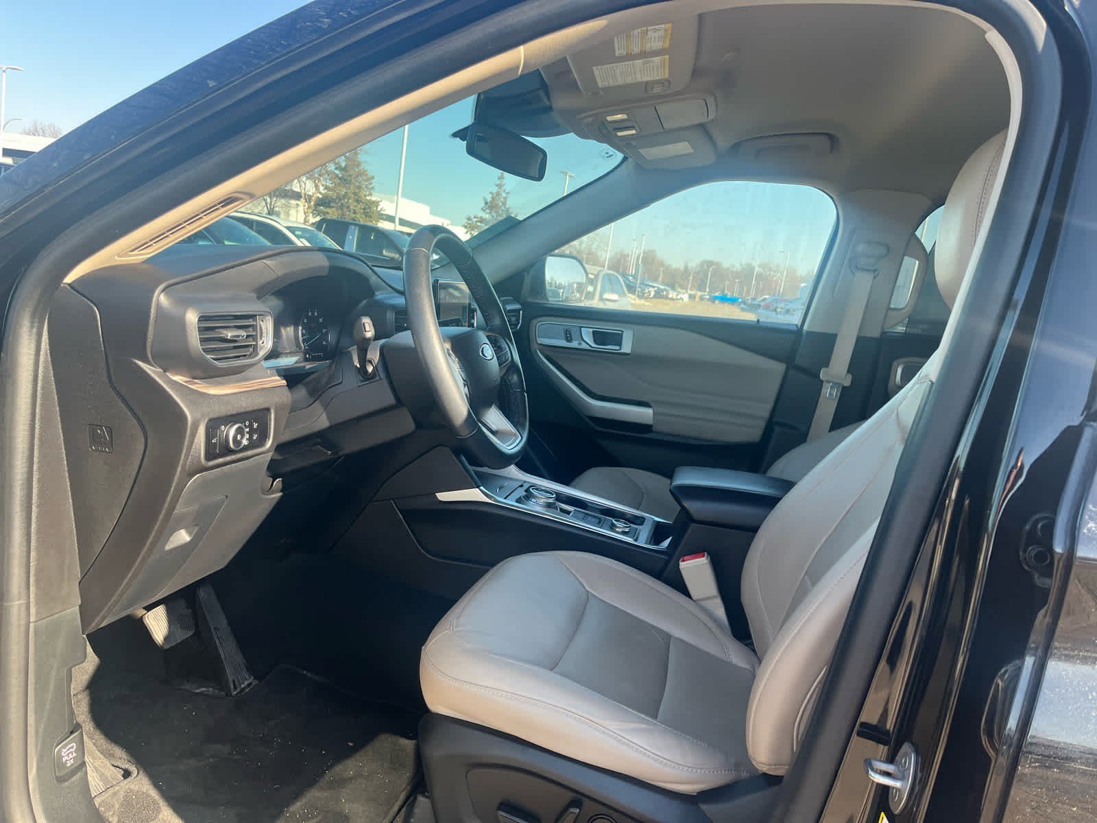 Used 2023 Ford Explorer Limited image 10