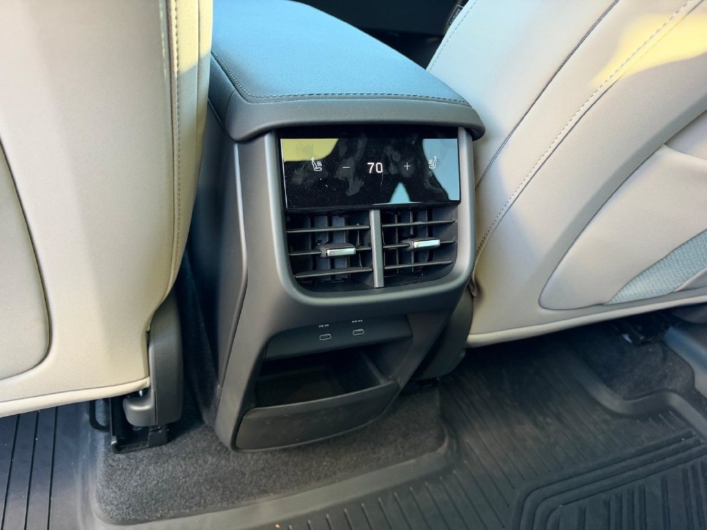 New 2027 Volvo EX60 Ultra AWD/4WD image 10