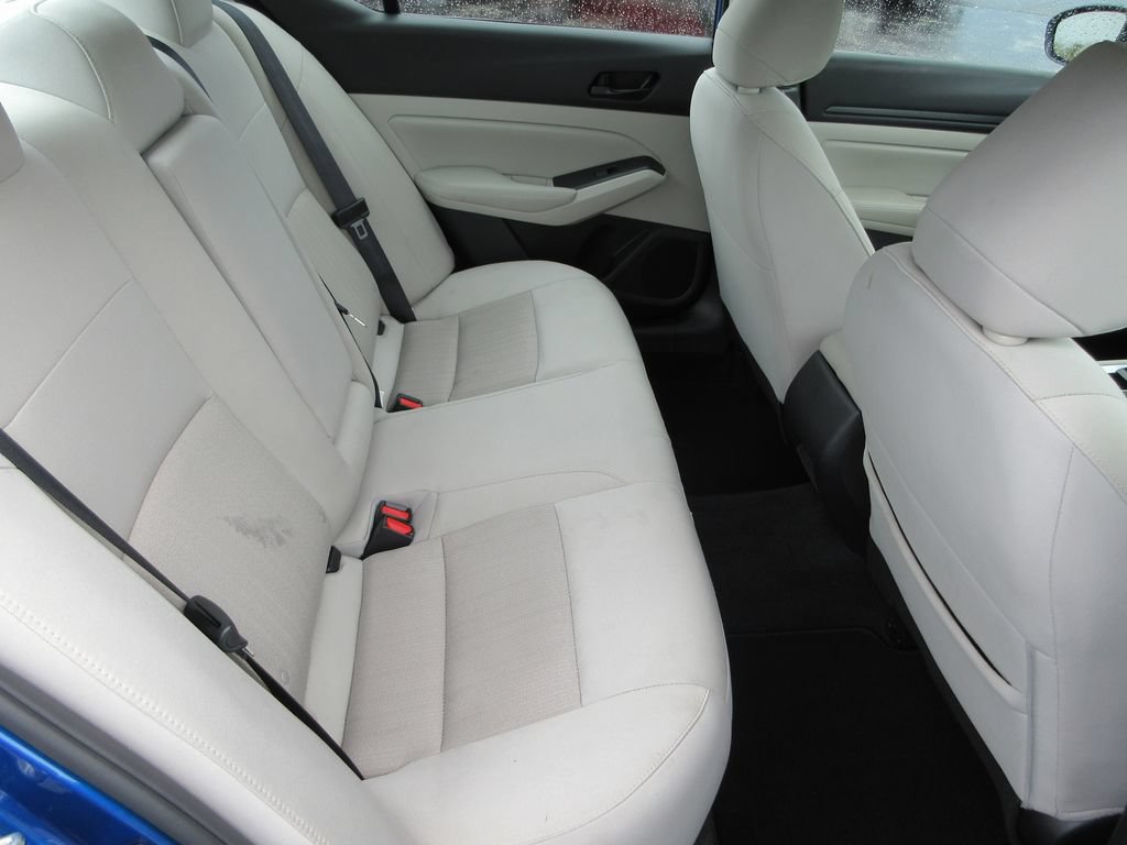 Used 2025 Nissan Altima 2.5 SV FWD image 15