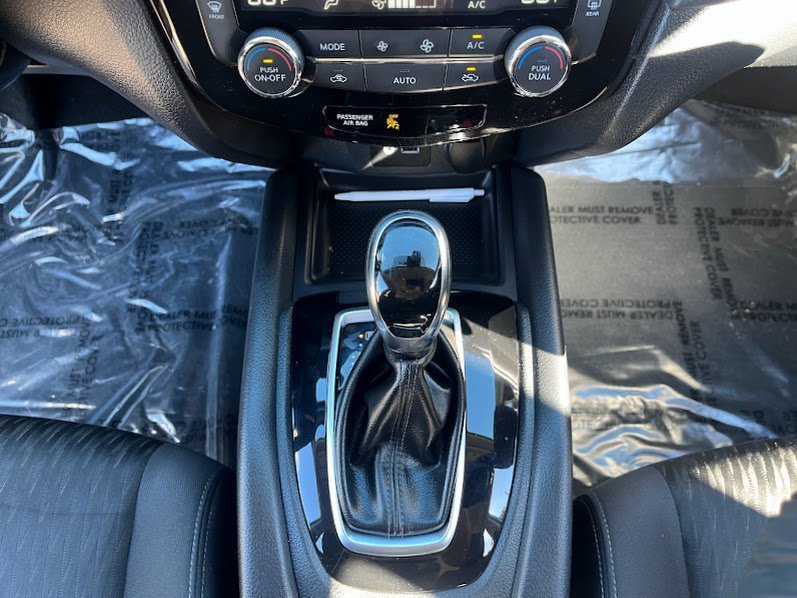 Used 2020 Nissan Rogue SV image 17