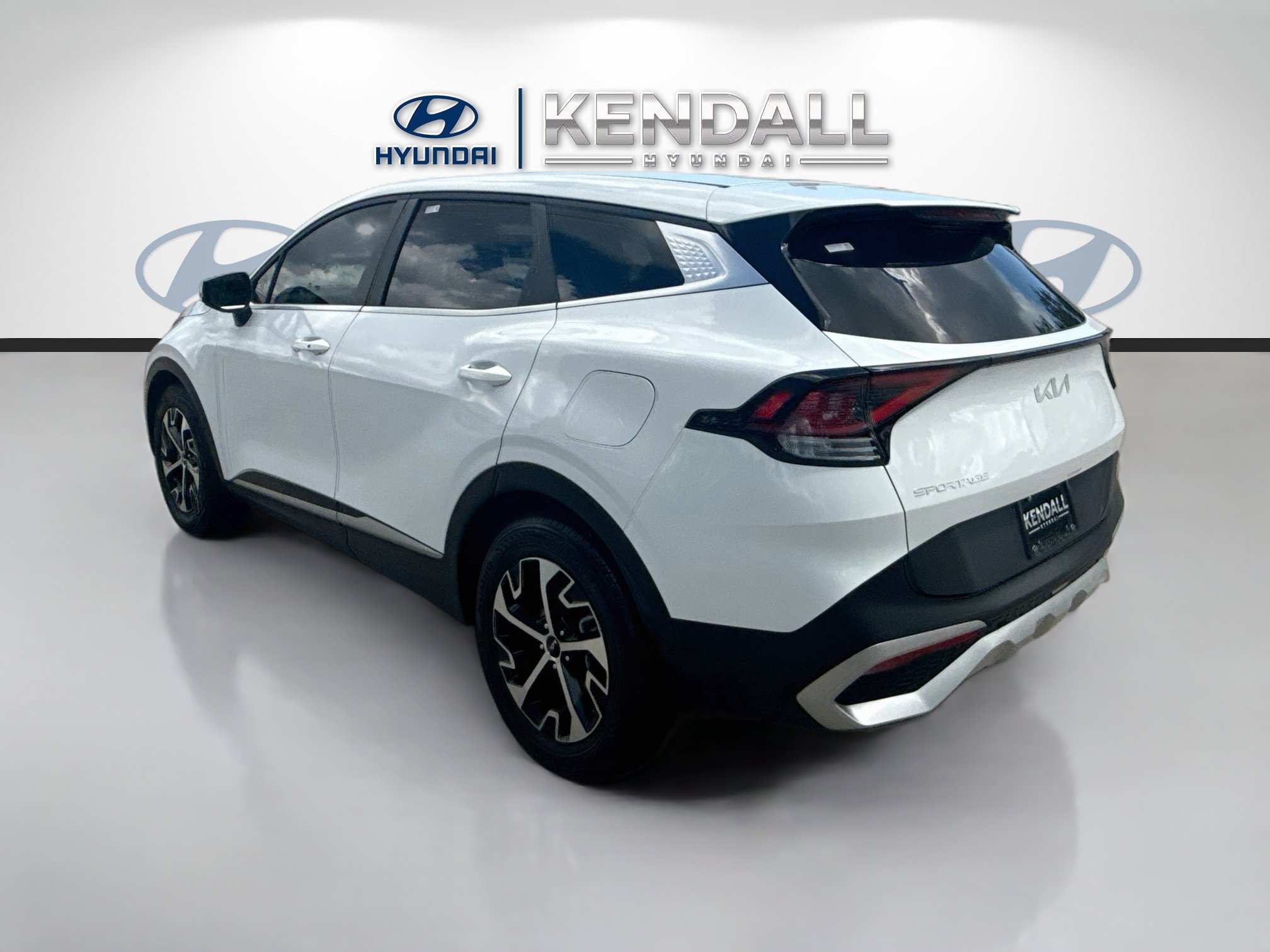 Used 2024 Kia Sportage EX FWD image 3