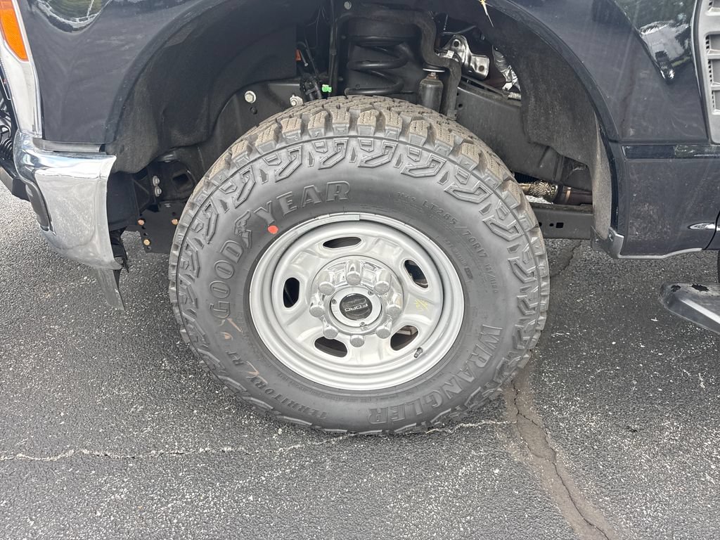 New 2026 Ford F250 XL w/ XL Off-Road Package AWD/4WD image 13