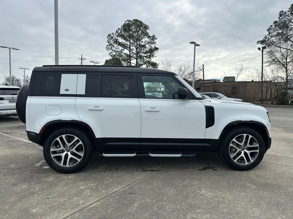 Used 2024 Land Rover Defender 110 X-Dynamic SE image 4