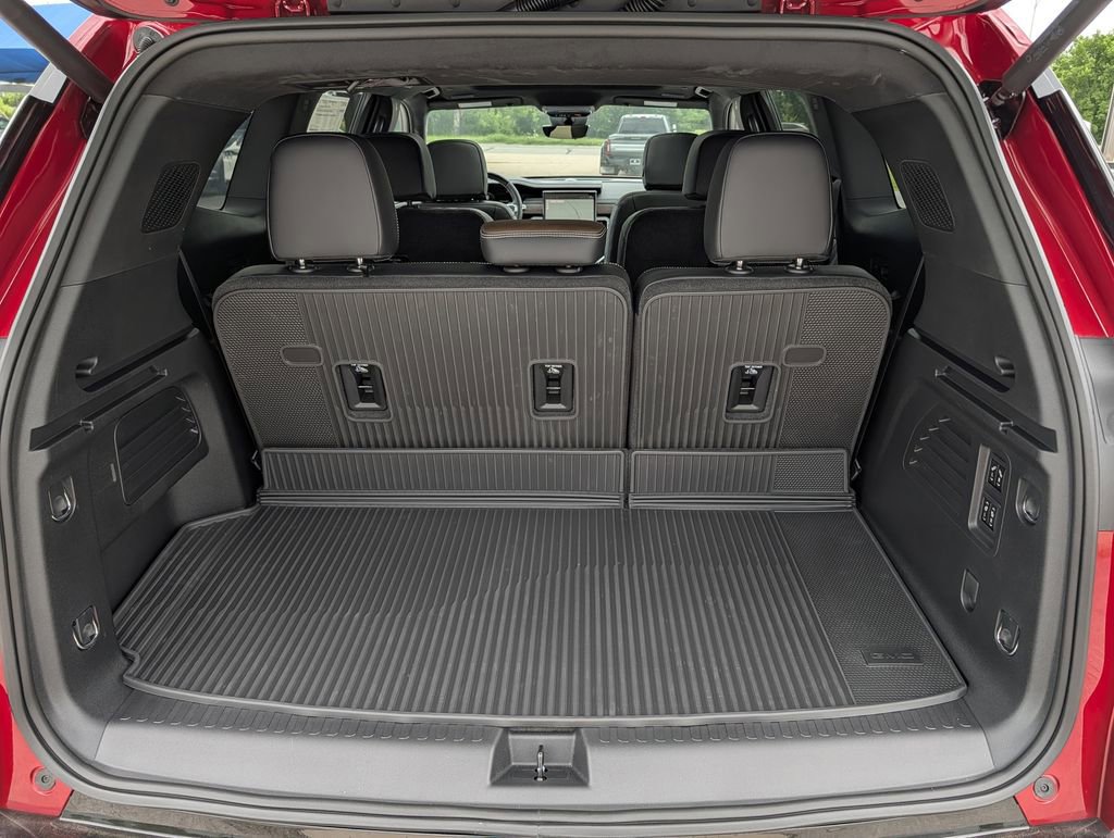 New 2026 GMC Acadia Denali Ultimate w/ LPO, Floor Liner Package AWD/4WD image 29