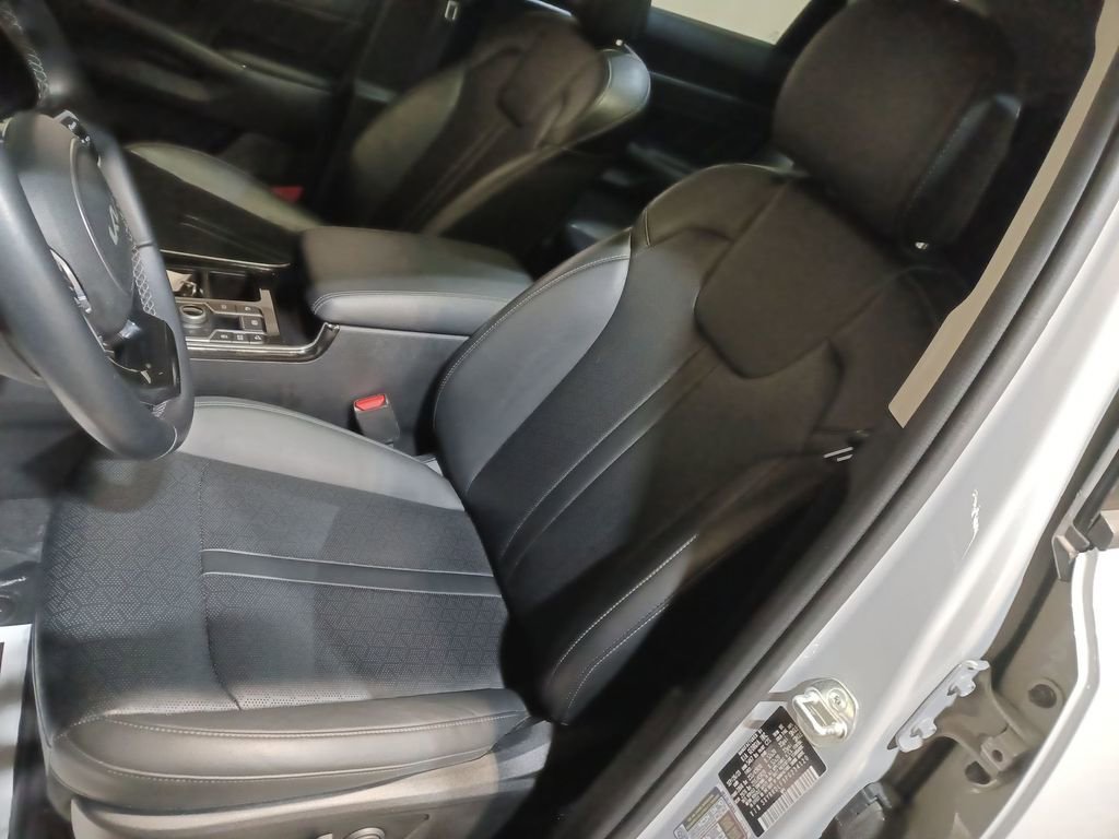 Used 2023 Kia Sorento SX image 13