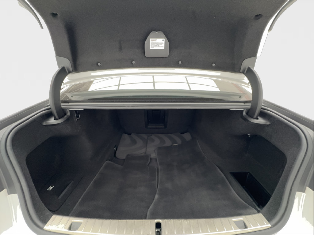 Used 2022 BMW 740i w/ Luxury Rear Seating Package RWD image 19