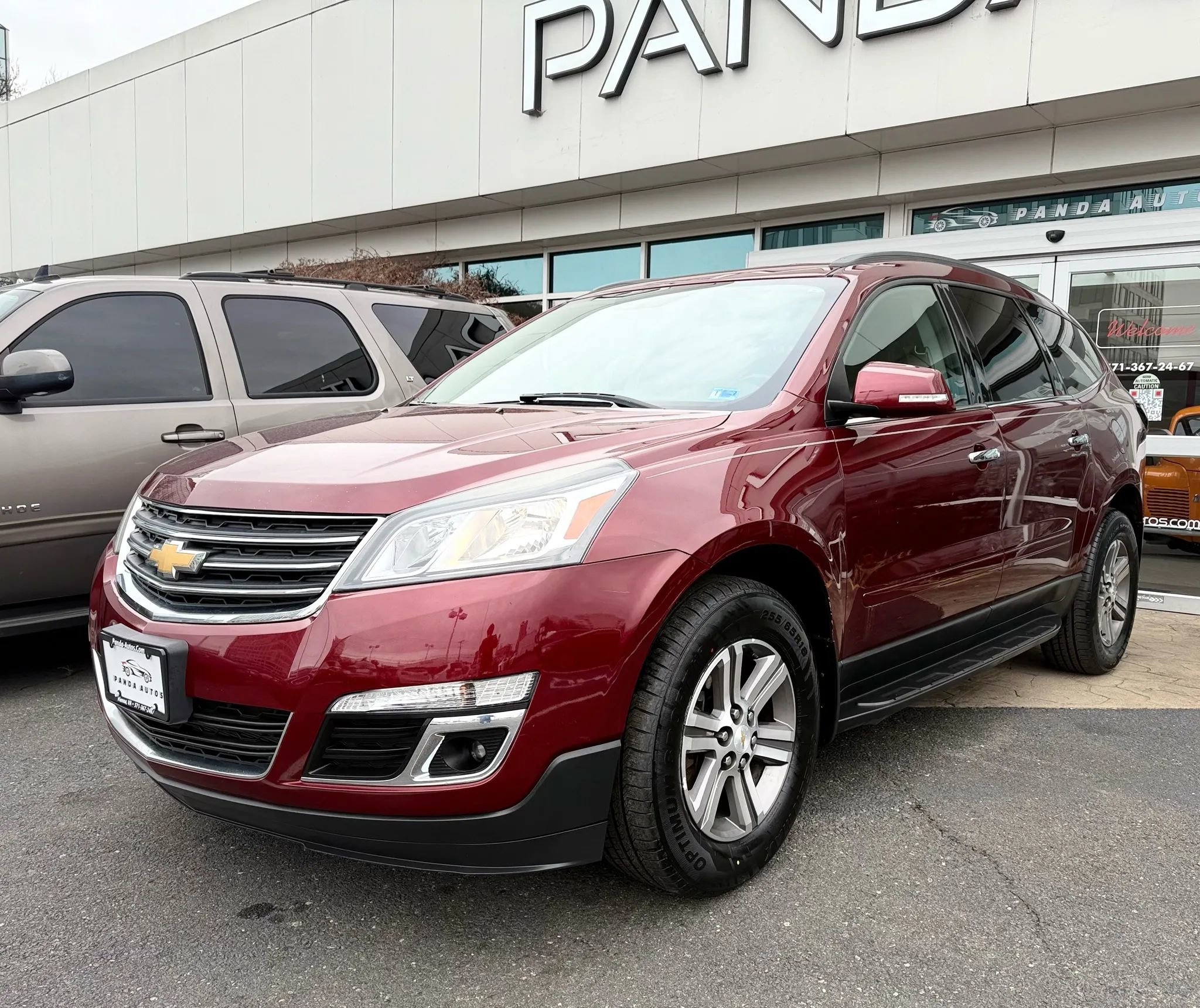 Used 2017 Chevrolet Traverse LT image 3