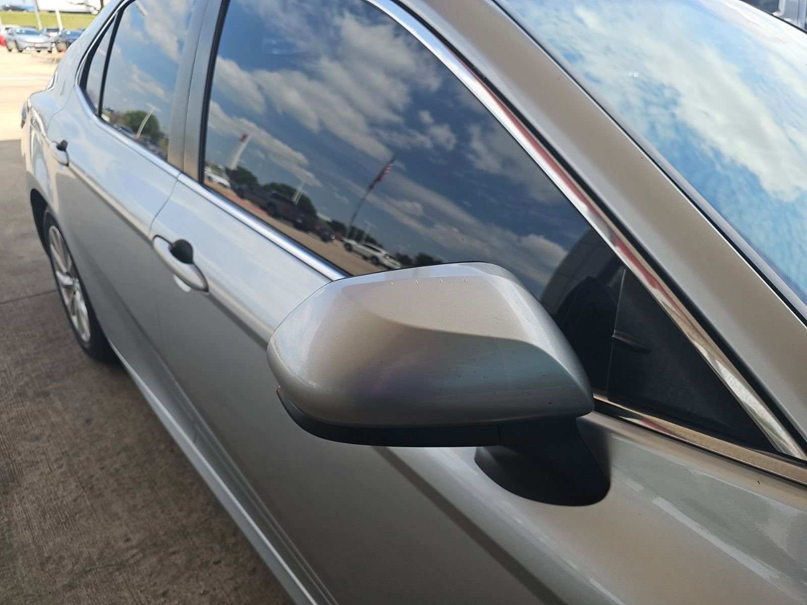 Used 2018 Toyota Camry LE FWD image 14
