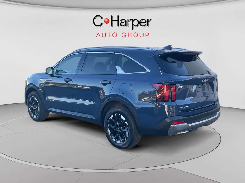 Certified 2024 Kia Sorento S w/ Panoramic Sunroof Package AWD/4WD image 5