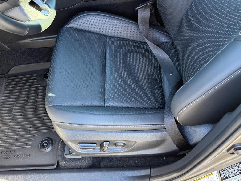 Certified 2025 Toyota Crown Platinum image 19