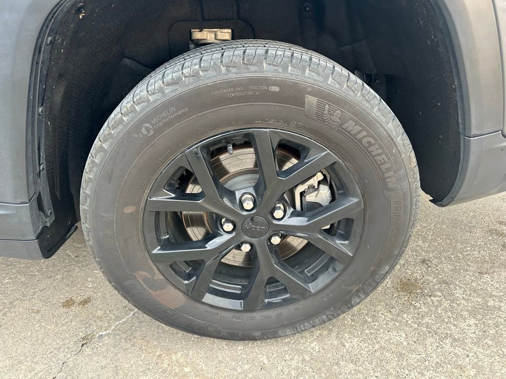 Used 2024 Jeep Grand Cherokee L Laredo image 11