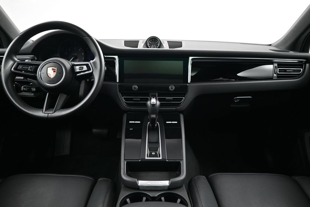 Certified 2025 Porsche Macan AWD/4WD image 9