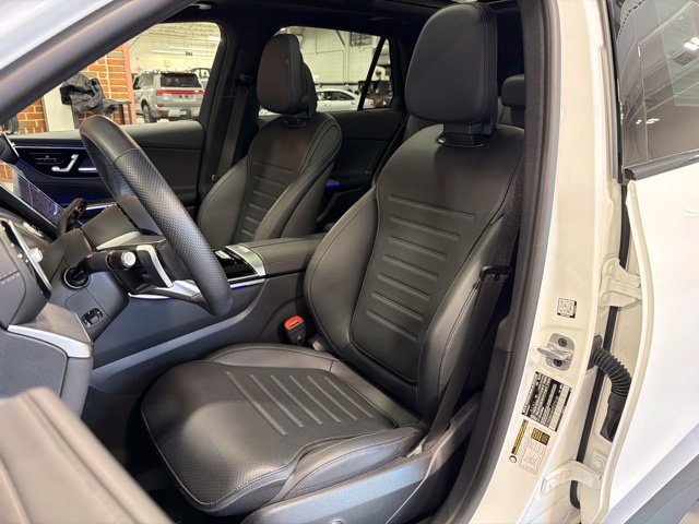 Used 2025 Mercedes-Benz GLC 300 4MATIC image 13