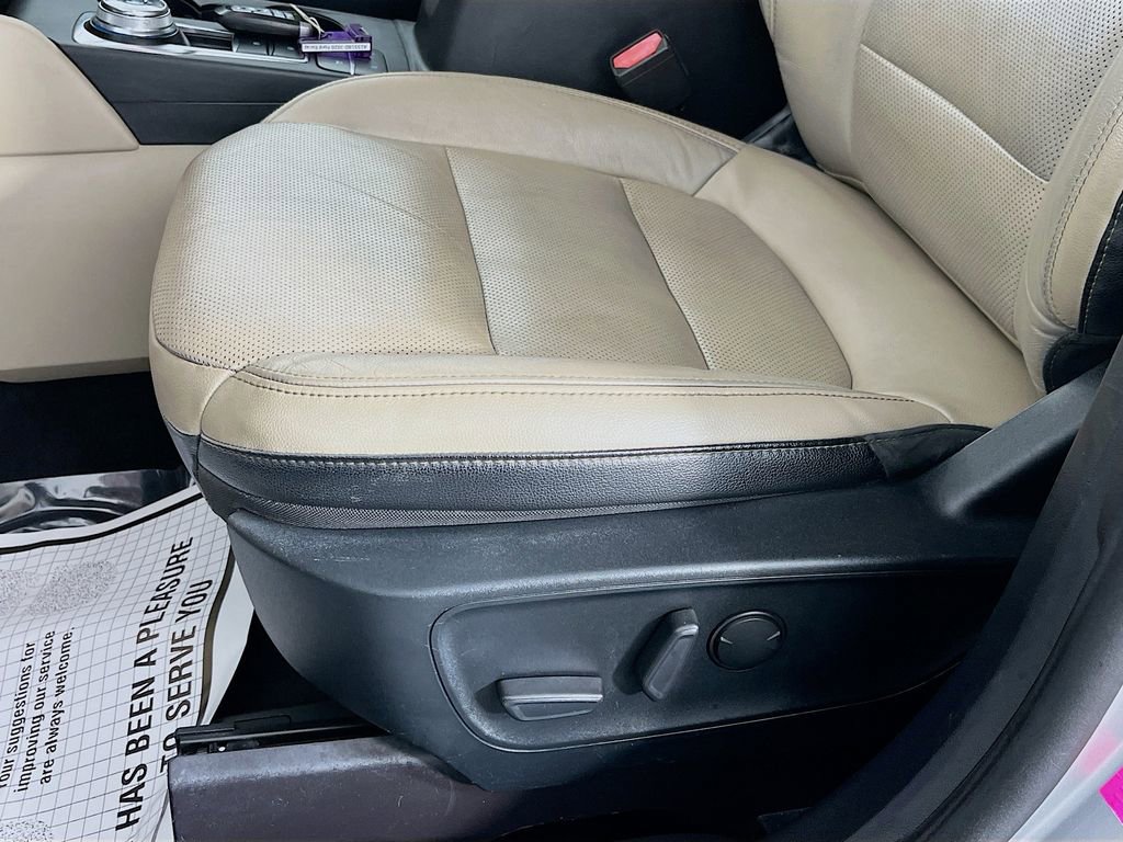 Used 2020 Ford Escape Titanium image 27