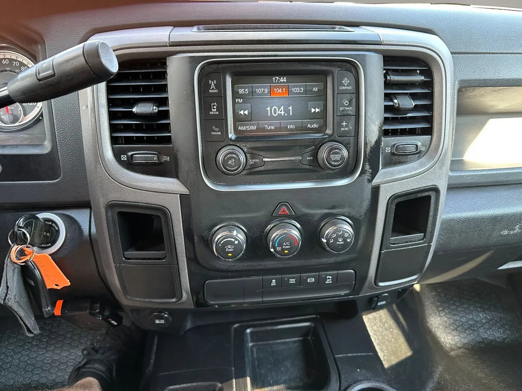 Used 2016 RAM 2500 ST AWD/4WD image 19