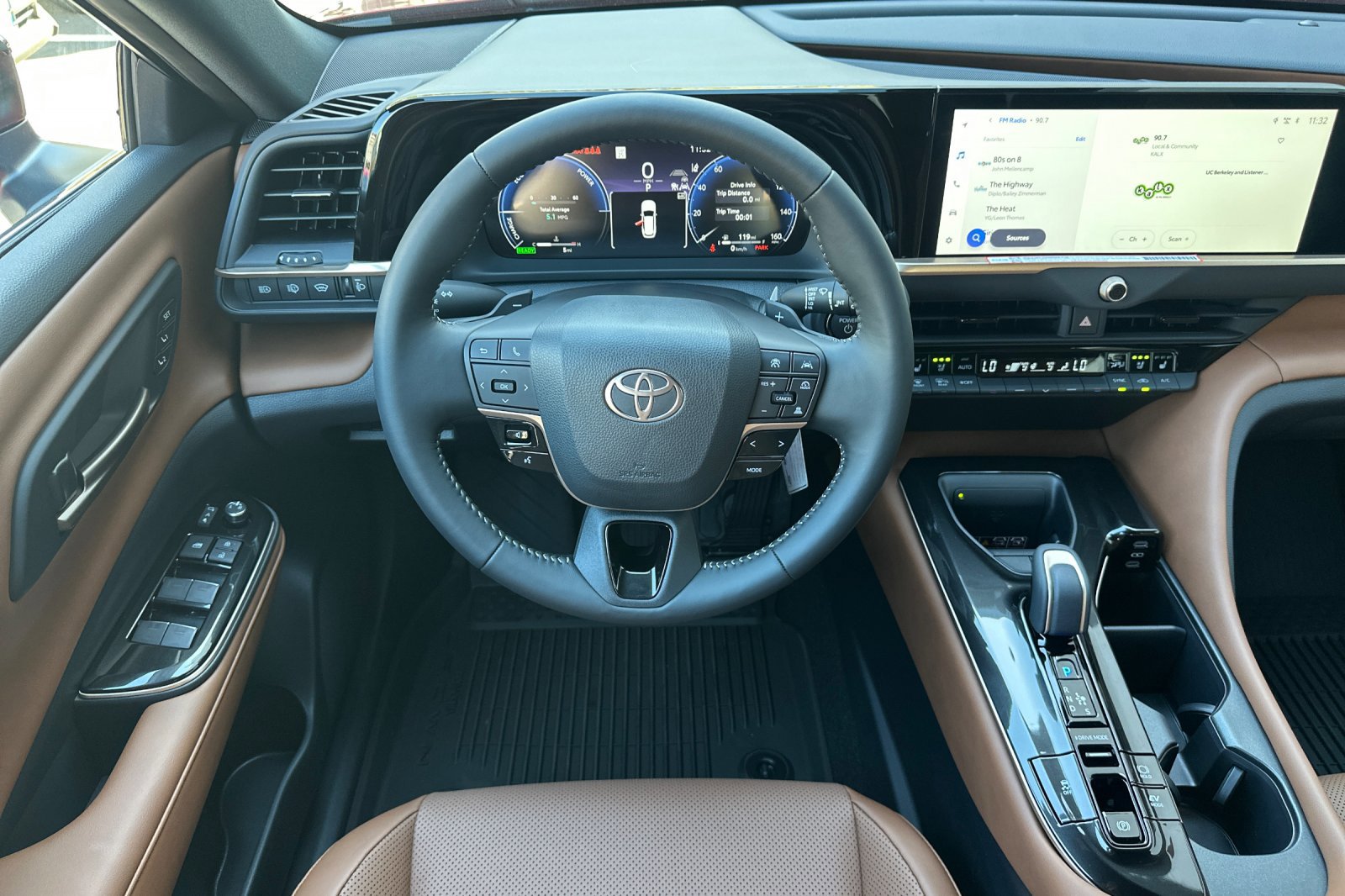 New 2025 Toyota Crown Signia image 12