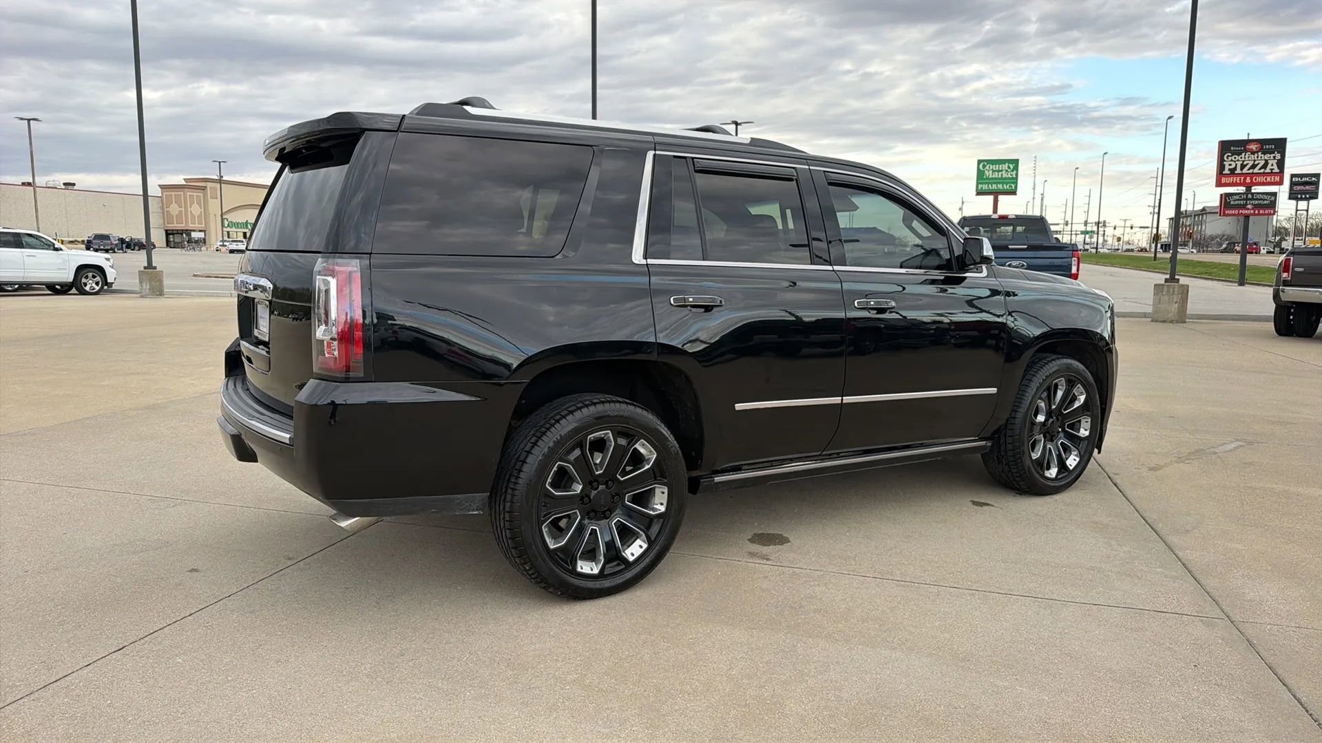 Used 2019 GMC Yukon Denali w/ Denali Ultimate Package image 23