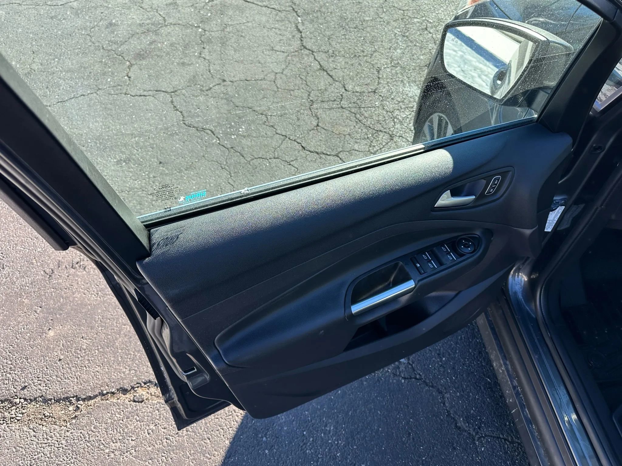 Used 2017 Ford C-MAX Energi Titanium w/ Equipment Group 501A image 31