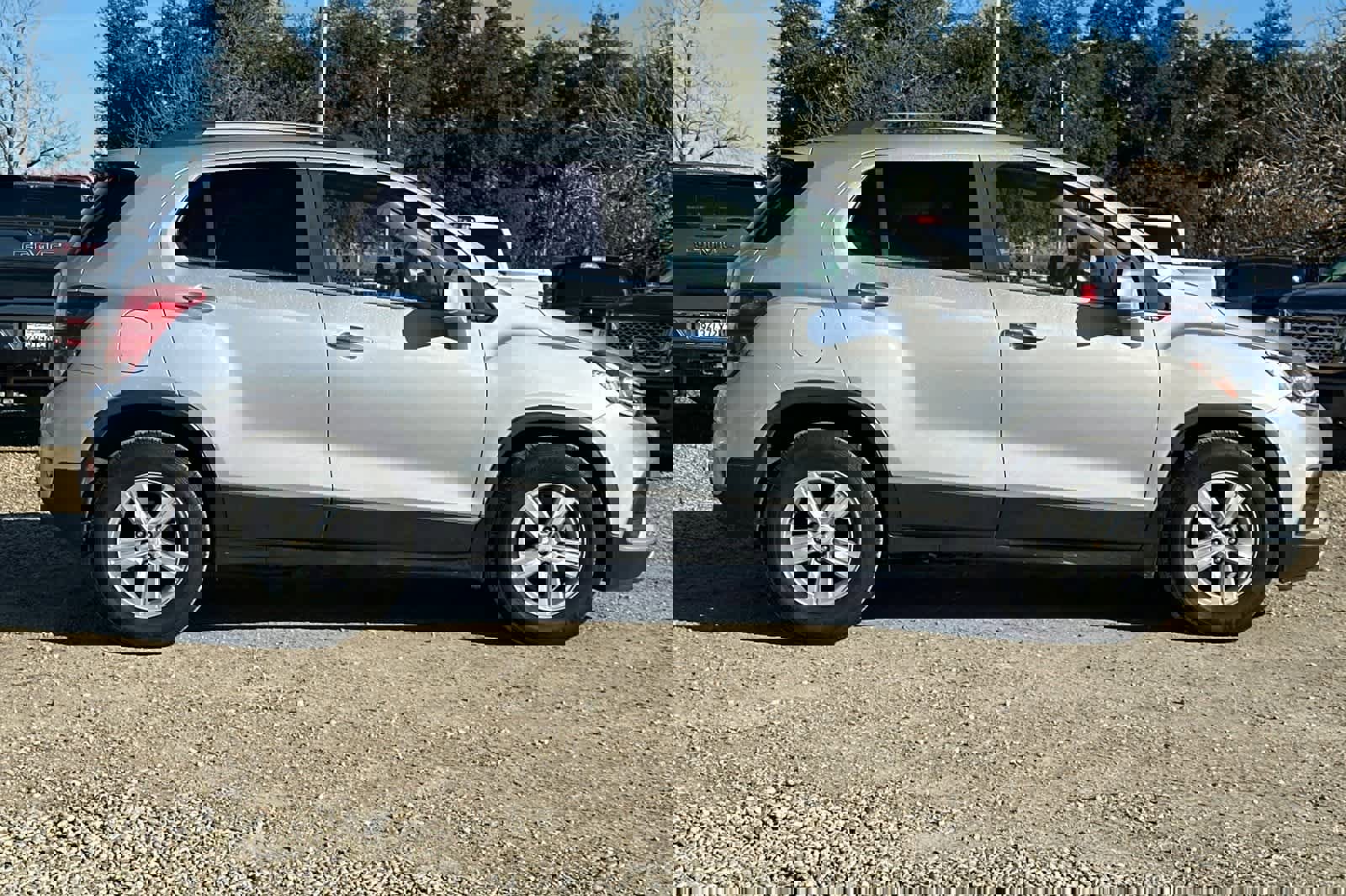 Used 2020 Chevrolet Trax LT w/ LT Convenience Package image 9