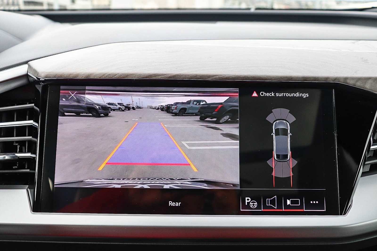 Used 2023 Audi Q4 e-tron Prestige image 33