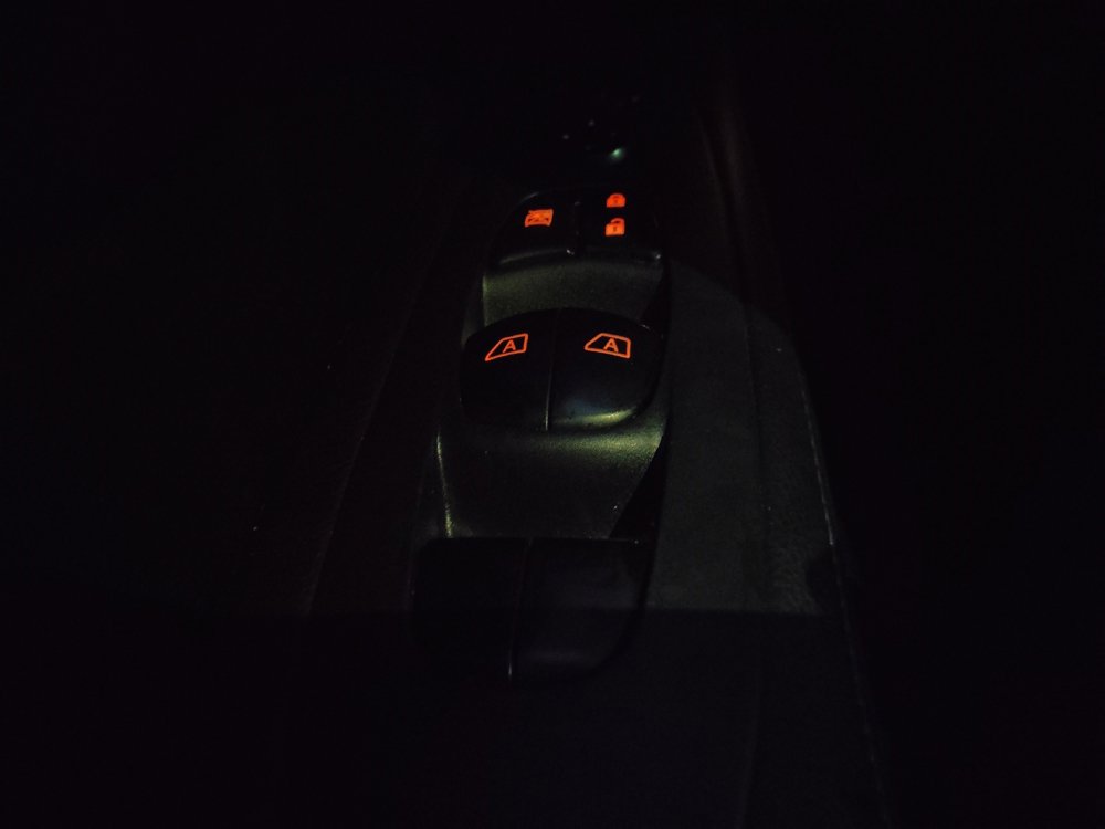 Used 2020 Nissan Pathfinder SV image 27