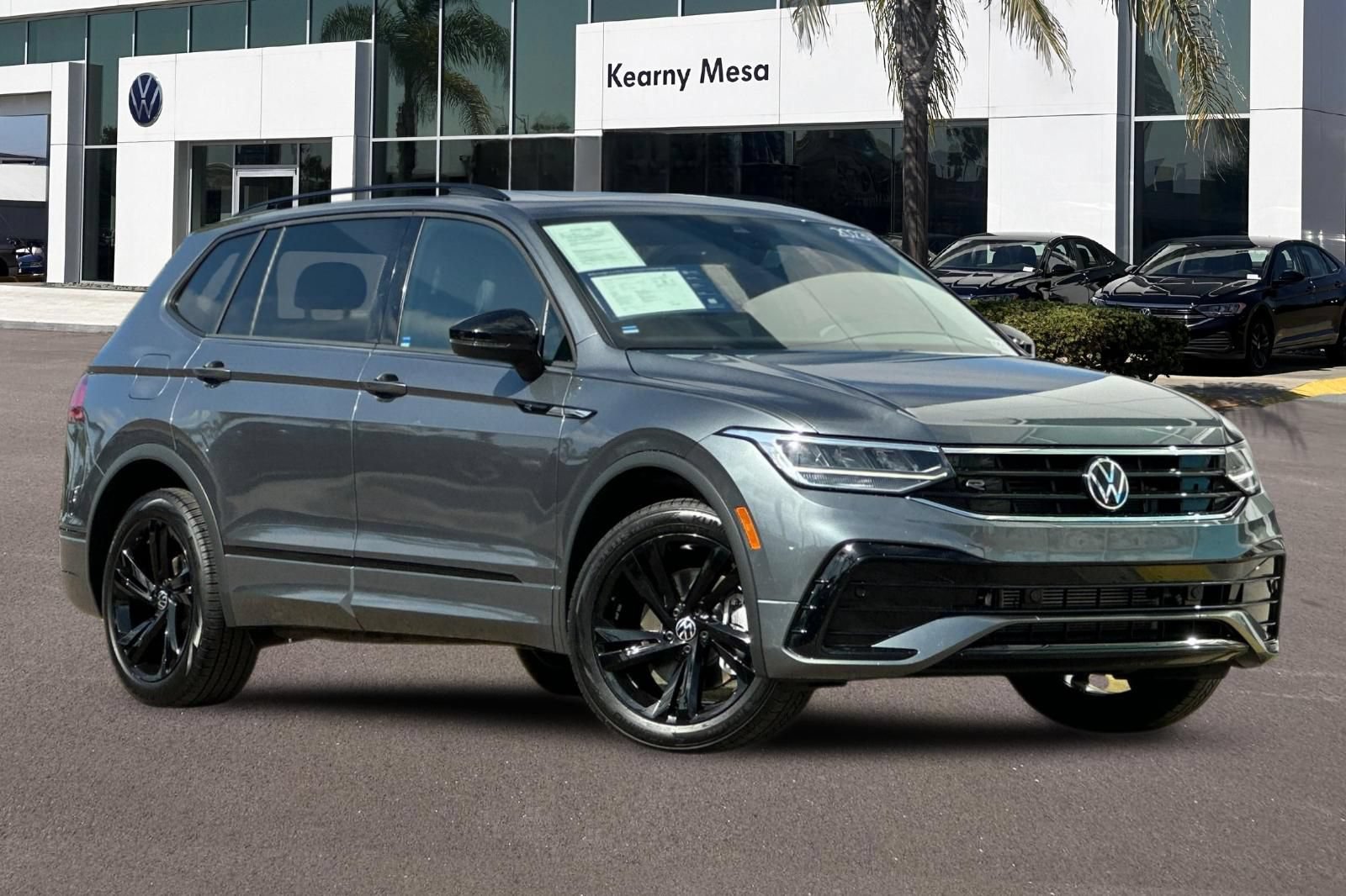 Used 2023 Volkswagen Tiguan SE R-Line FWD image 2