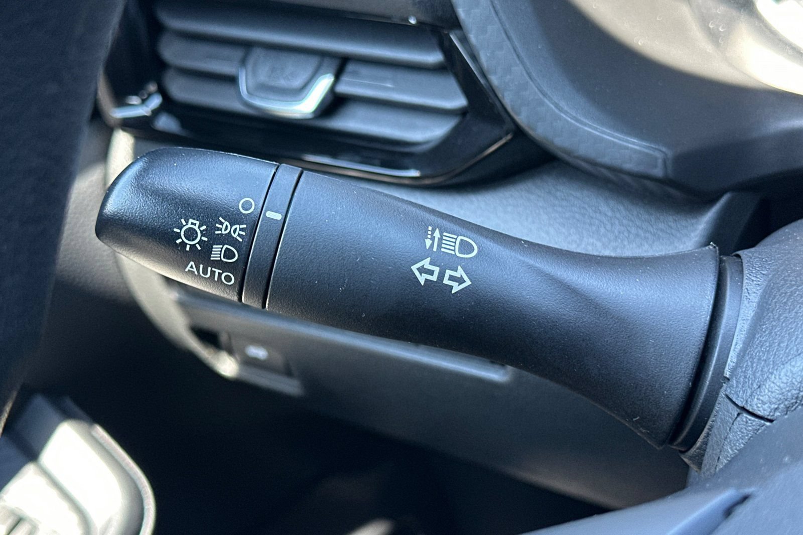 Used 2025 Nissan Sentra SV FWD image 30