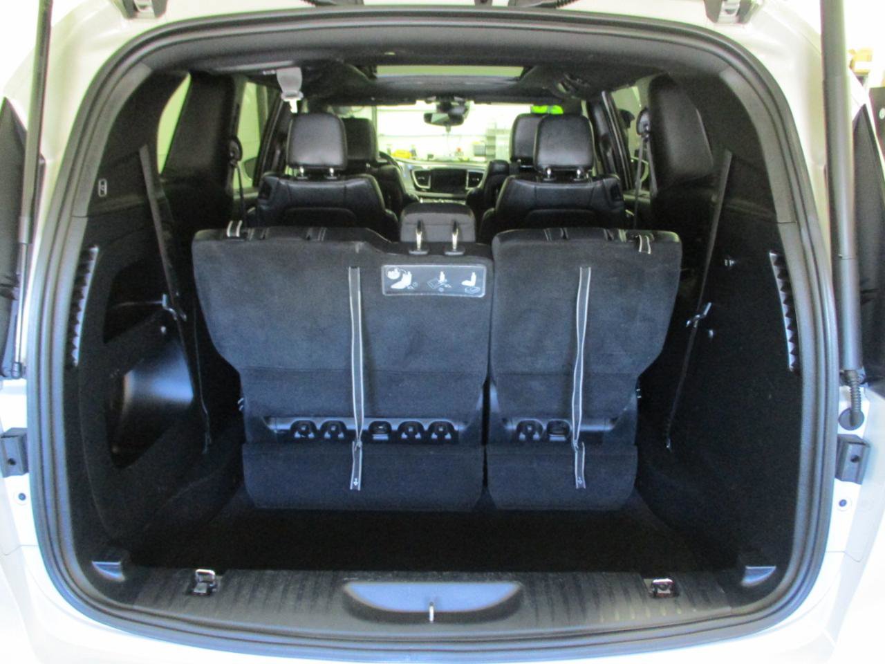 Used 2020 Chrysler Pacifica Touring-L Plus image 20