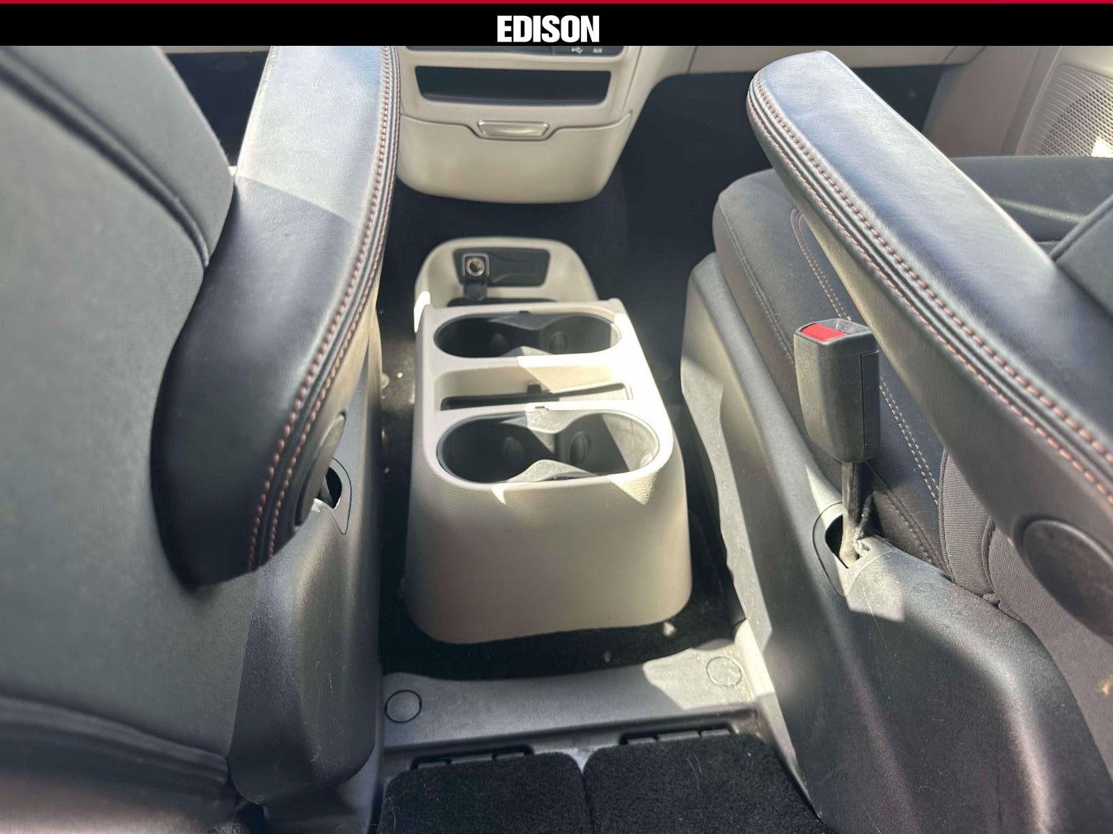Used 2019 Chrysler Pacifica LX FWD image 11
