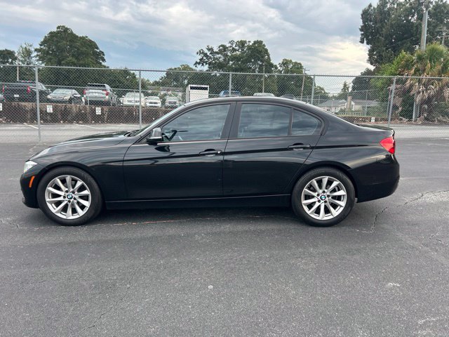 Used 2017 BMW 320i xDrive Sedan AWD/4WD image 2