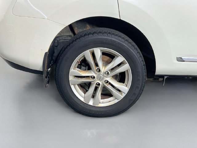Used 2013 Nissan Rogue SV w/ Premium Pkg AWD/4WD image 34