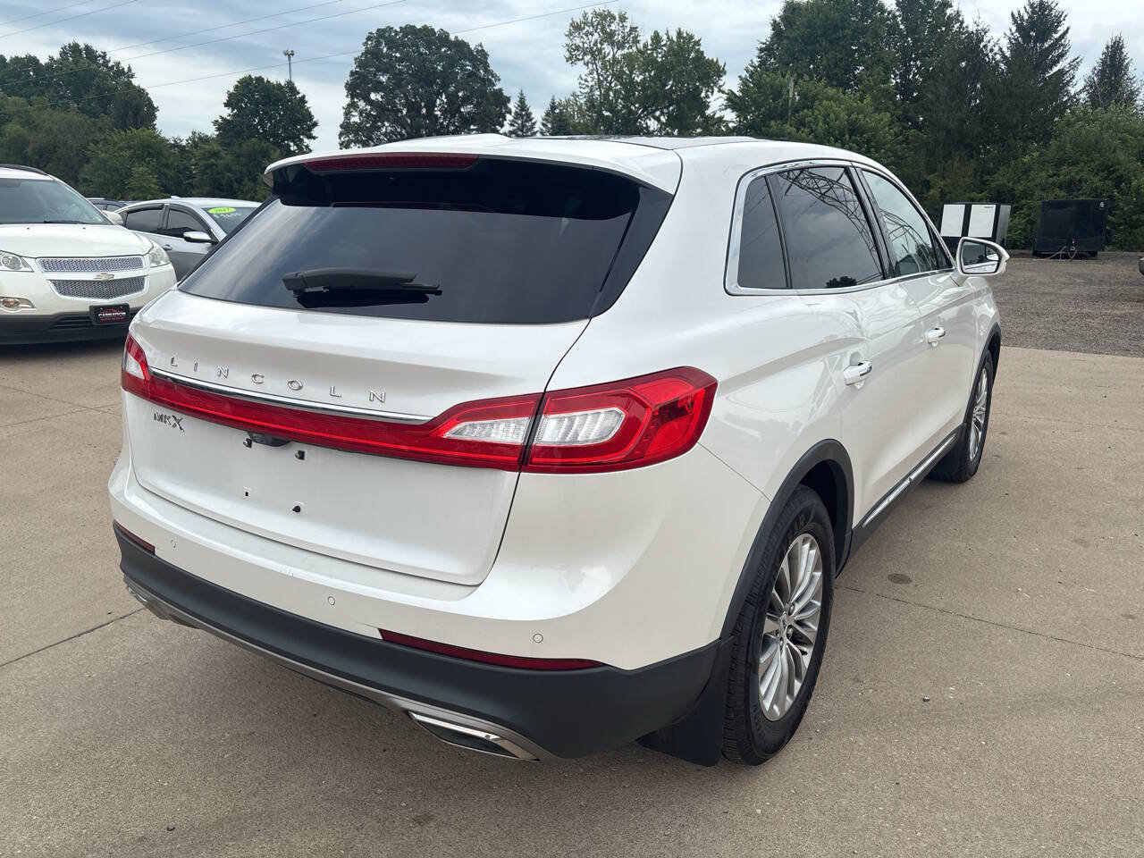 Used 2016 Lincoln MKX Select FWD image 5
