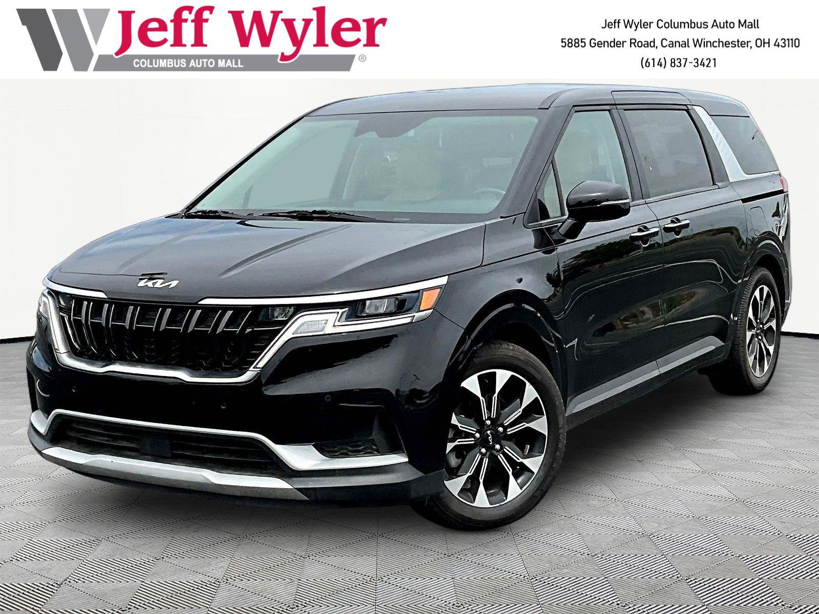 Used 2023 Kia Carnival EX FWD image 1